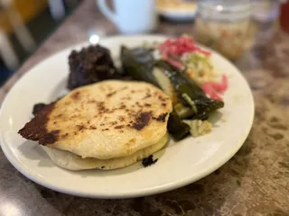 Pupuseria Y Restaurante Platano