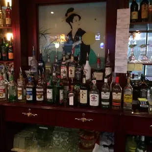 Cozy little bar is good waiting area or a good place to eat alone since my wife doesn't like uncooked fish.