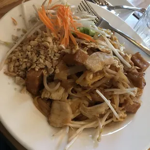 Chicken pad Thai and lion king roll