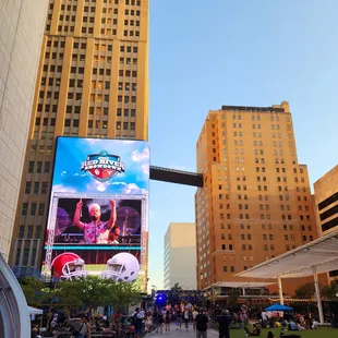 Red River Showdown Concert. Live at the AT&amp;T DISCOVERY DISTRICT.