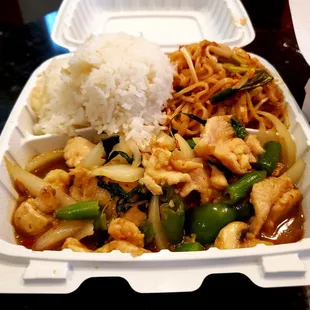 Thai Basil w/chicken lunch special.