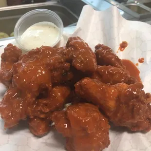 fried chicken wings, chicken wings and fried chicken, bbq wings, chicken wings, food, chicken, poultry, fried chicken, bbq chicken