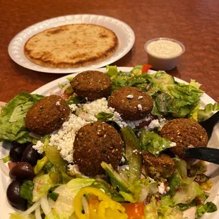 Falafel salad