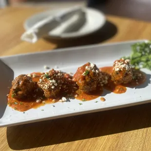 a plate of meatballs with sauce