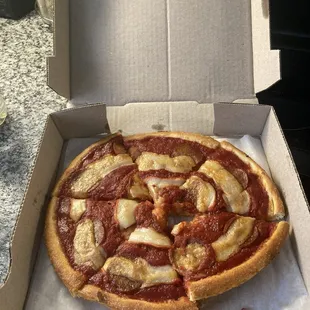 Vegan Pizza with vegan pepperoni