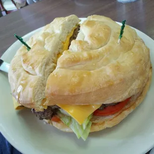 Royal 1lb cheeseburger