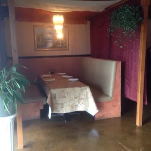 Cozy little alcove seating for six