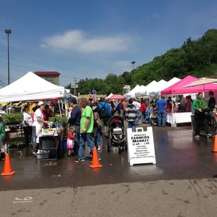 a large crowd of people