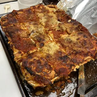 Take home lasagna. Feeds 15 yes it feeds 15 took it to a VFW meeting. See the next photo.