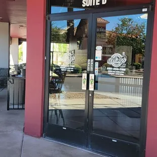 the outside of a restaurant