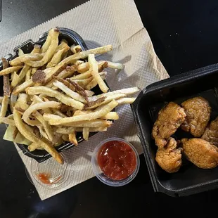 ATL style boneless wings and fries w/sea salt