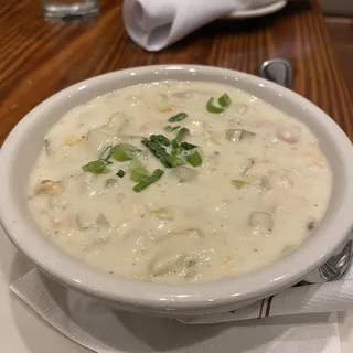 Creamy New England Clam Chowder