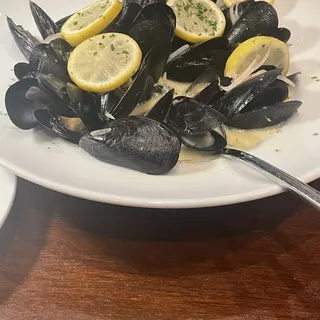 Steamed Mussels "Gilbert"