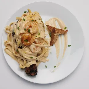 a plate of pasta and mushrooms