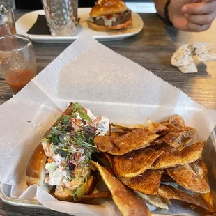 Lobster roll and burger. Burger was good 8/10 lobster roll is you like cold rolls w toasted buns was decent. 6/10