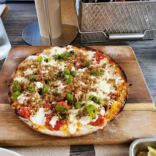 Flatbread pizza with sweet Italian sausage