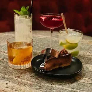 Drinks and cheesecake