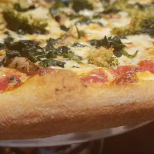a close up view of a pizza