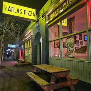 3/15/2024 - Grabbing some pizza after a show.