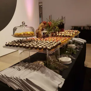 Spectacular desert bar with fresh fruit between glass panes for elegant display