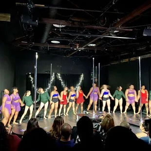 2019 holiday hotness showcase finale