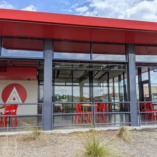 the outside of the restaurant