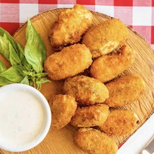 food, chicken wings and fried chicken