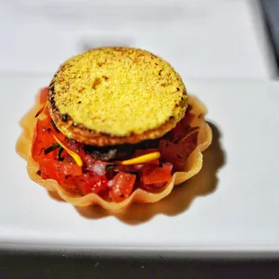 Sundae corn meringue and tomatoes in a tart