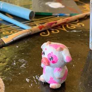 Paint a canvas or sculpt clay at the Atrium Art Cafe in Old Sacramento.  Gallery &amp; shop - eco friendly products made by Sacramento makers