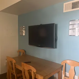 Is this supposed to be the kitchen table??!