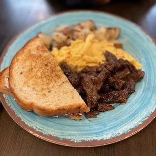 a plate of breakfast food