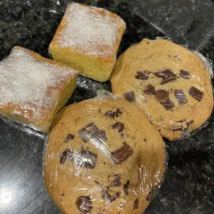 Corn bread and cookies