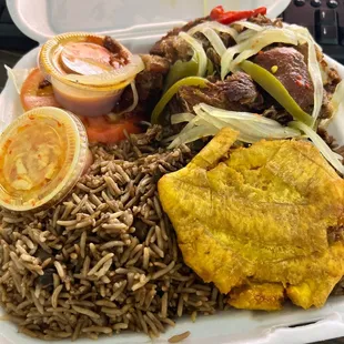 When i tell you this is the best griot i HAVE EVER HADDDD!!! the portions are freakign huge!! deslish fresh and amazing!