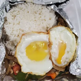 Basil chicken with steam rice and fry egg!!