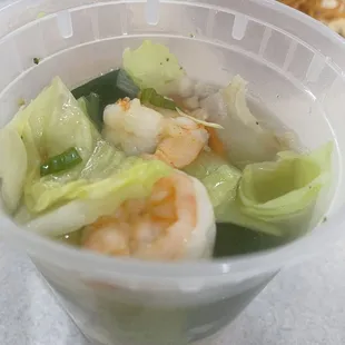 Wonton soup (shrimp, chicken, veggies &amp; wonton)