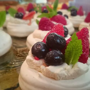 Mini Pavlovas