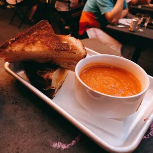 Grilled cheese dip