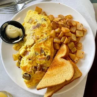 Audubon Clubhouse Café - the Clubhouse Omelet ($14), a perennial favorite!