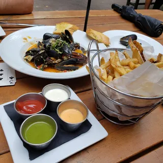 Spicy Grapefruit Mussels