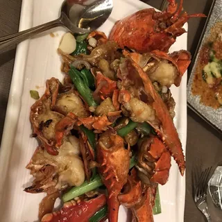 Sauted Lobster With Ginger And Scallion