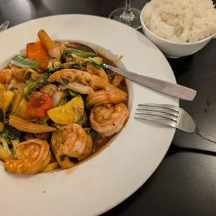 Wok shrimp in spicy basil sauce