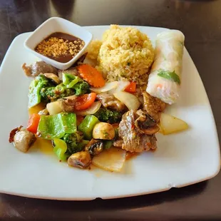 Hunan Beef with Spring Roll Lunch Special