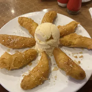 Fried banana & vanilla ice cream