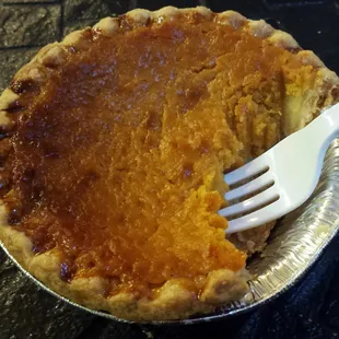 That&apos;s Aunt Cheryl&apos;s sweet potato pie, y&apos;all. Yum.  I&apos;d never actually had sweet potato pie. (Yes, I&apos;m whiter than white, apparently. ;) )