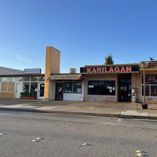7:44am on a Wednesday- they&apos;re closed.... Sad.