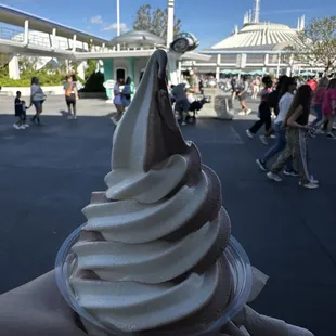 Vanilla, Chocolate or Swirl Soft-serve Cup