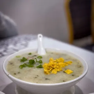 congee with dehydrated vegetables and salted pork ribs