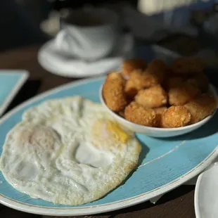 Over easy eggs with tater tots