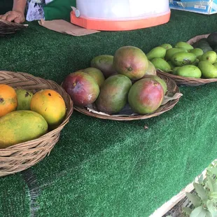 Sad all the other fruits (longan, rambutan, etc. is not in season)