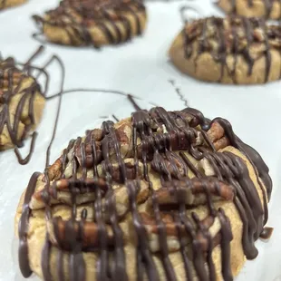 Peanut butter cookies with pecans and Swiss chocolate